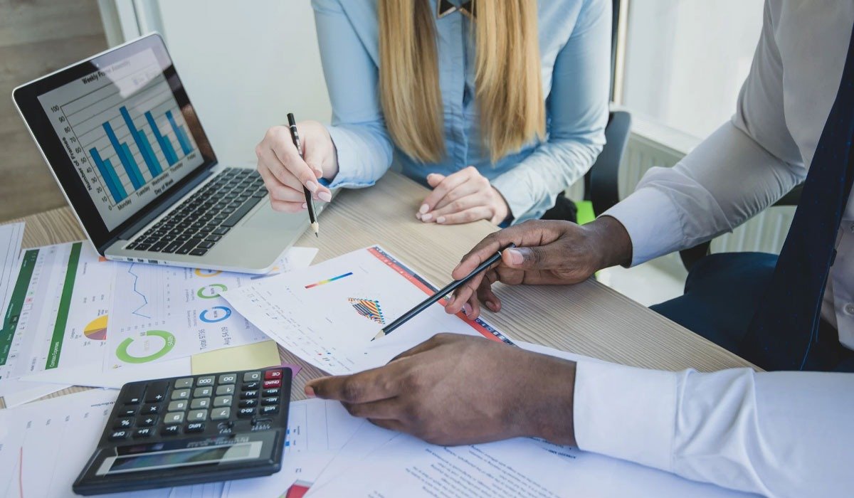 How do the best accounting firms in Dubai help the business to stay VAT compliant